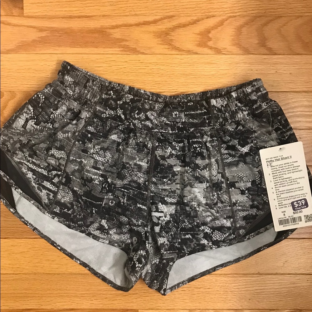 NWT Hottie Hots, short